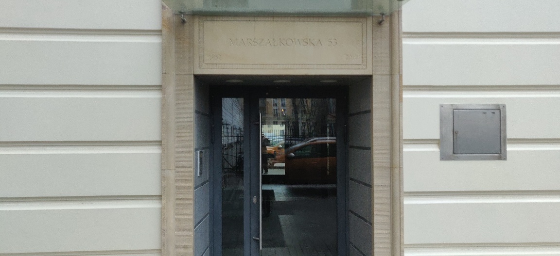 Entrance_to_the_building_from_the_courtyard